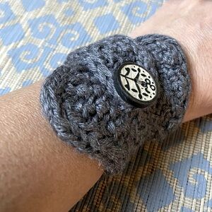 Hand knit wool Bracelet Cuff with vintage button